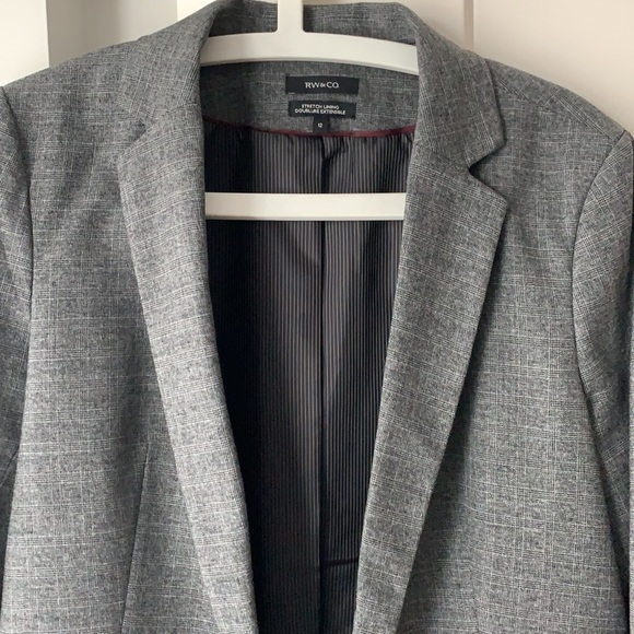 Grey pinstripe women’s suit - Picture 4 of 9